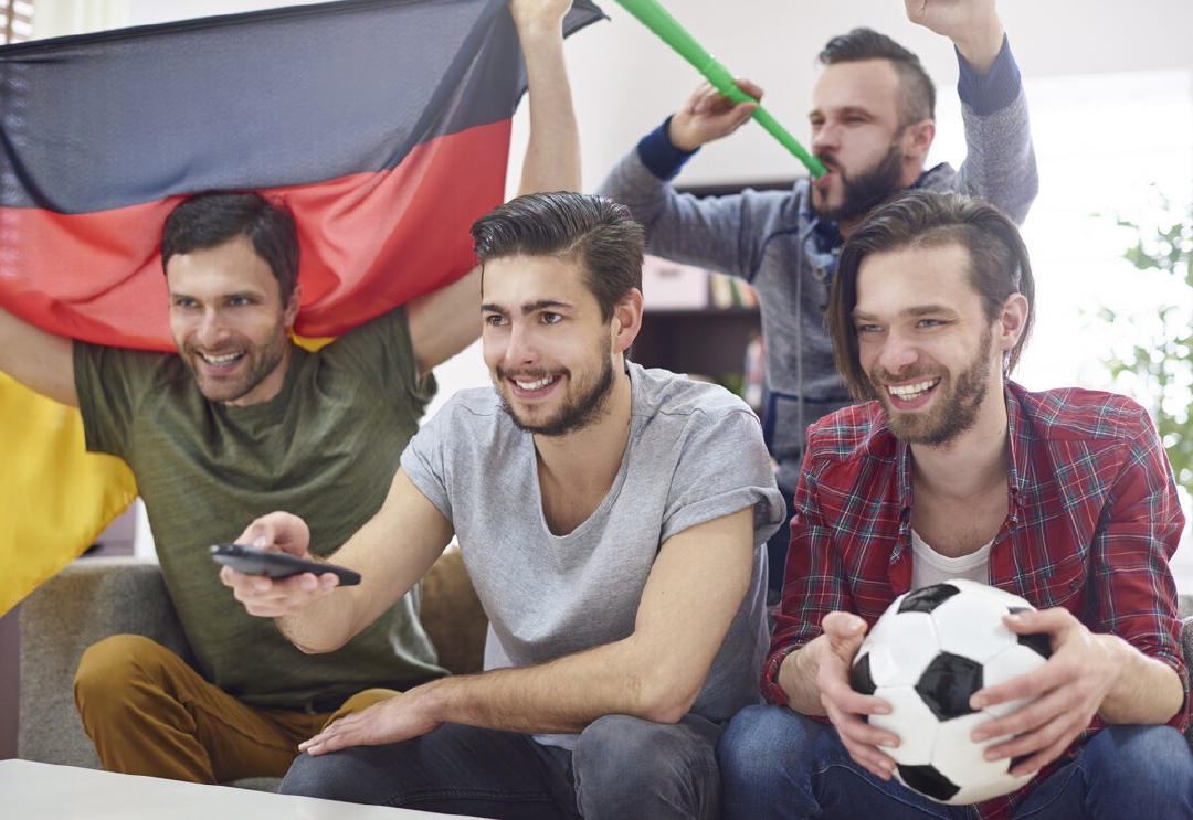 images/friends-met-watch-match-tv.jpg