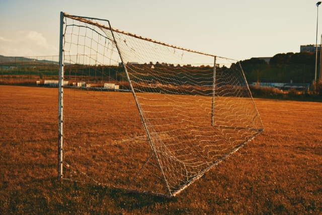 images/old_goal_football.jpg